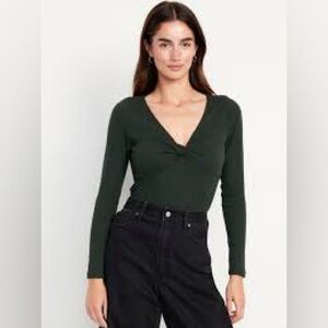 NWT Elegant Forest Green Twist V-Neck Long Sleeve Top